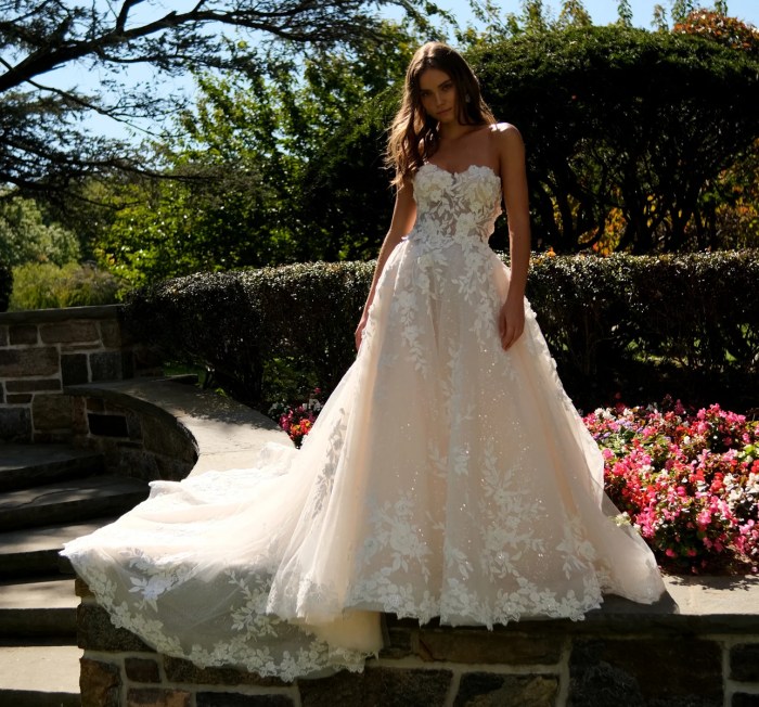 Wedding dress ball gowns